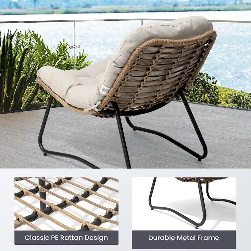 Fauteuil de salon Papasan en rotin avec coussin touffeté beige et cadre en métal noir