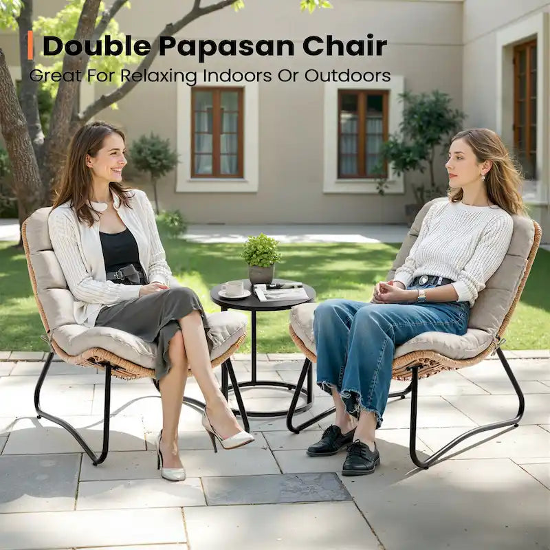 Fauteuil de salon Papasan en rotin avec coussin touffeté beige et cadre en métal noir