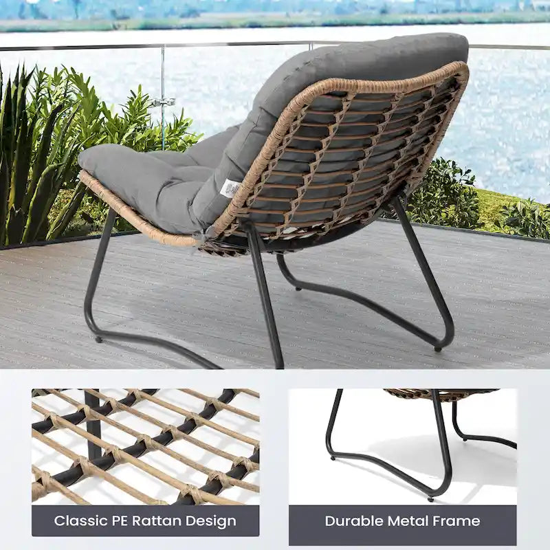 Fauteuil de salon Papasan en rotin avec coussin touffeté beige et cadre en métal noir
