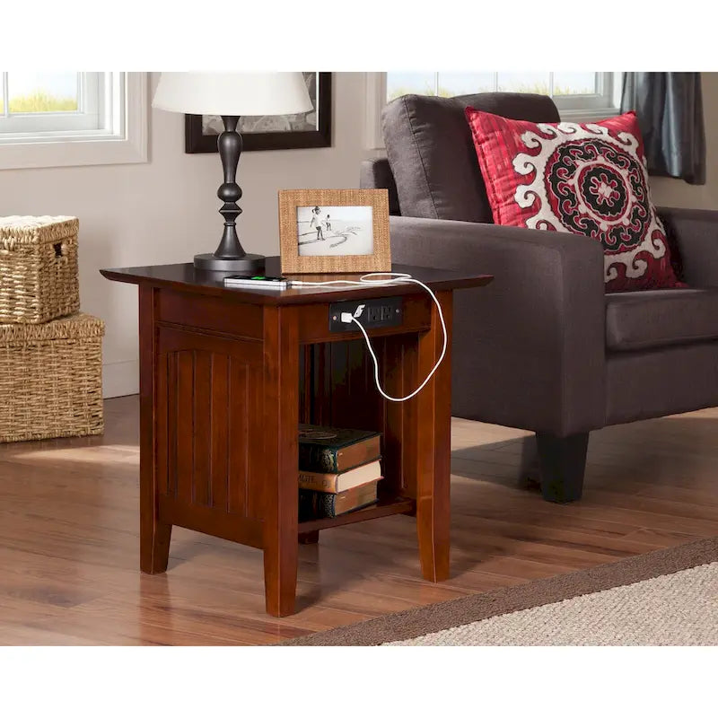 Table d'appoint rustique en bois massif avec station de recharge USB, finition noyer