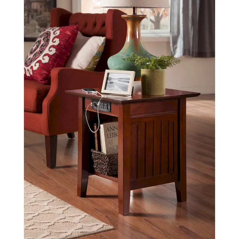 Table d'appoint rustique en bois massif avec station de recharge USB, finition noyer