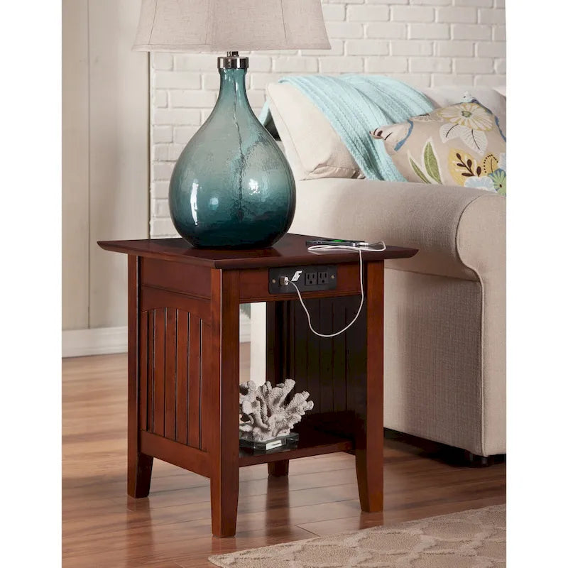 Table d'appoint rustique en bois massif avec station de recharge USB, finition noyer